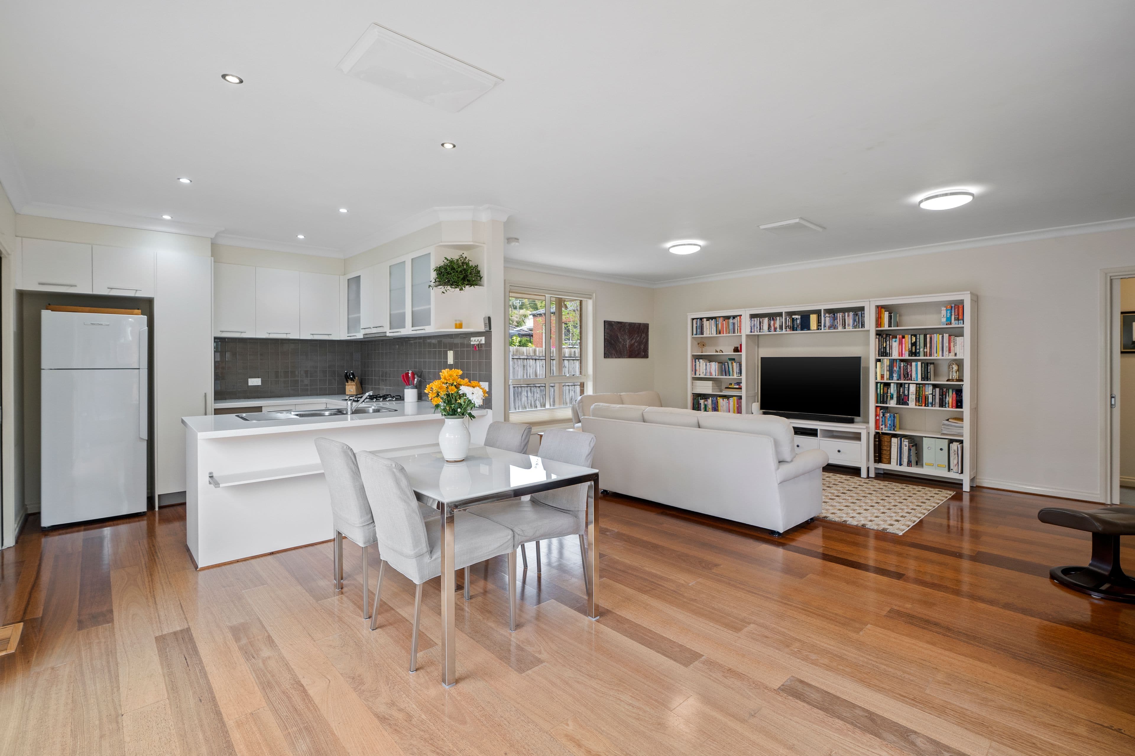 22 Francis Crescent, Ferntree Gully VIC 3156, Ferntree Gully - Thumbnail 2