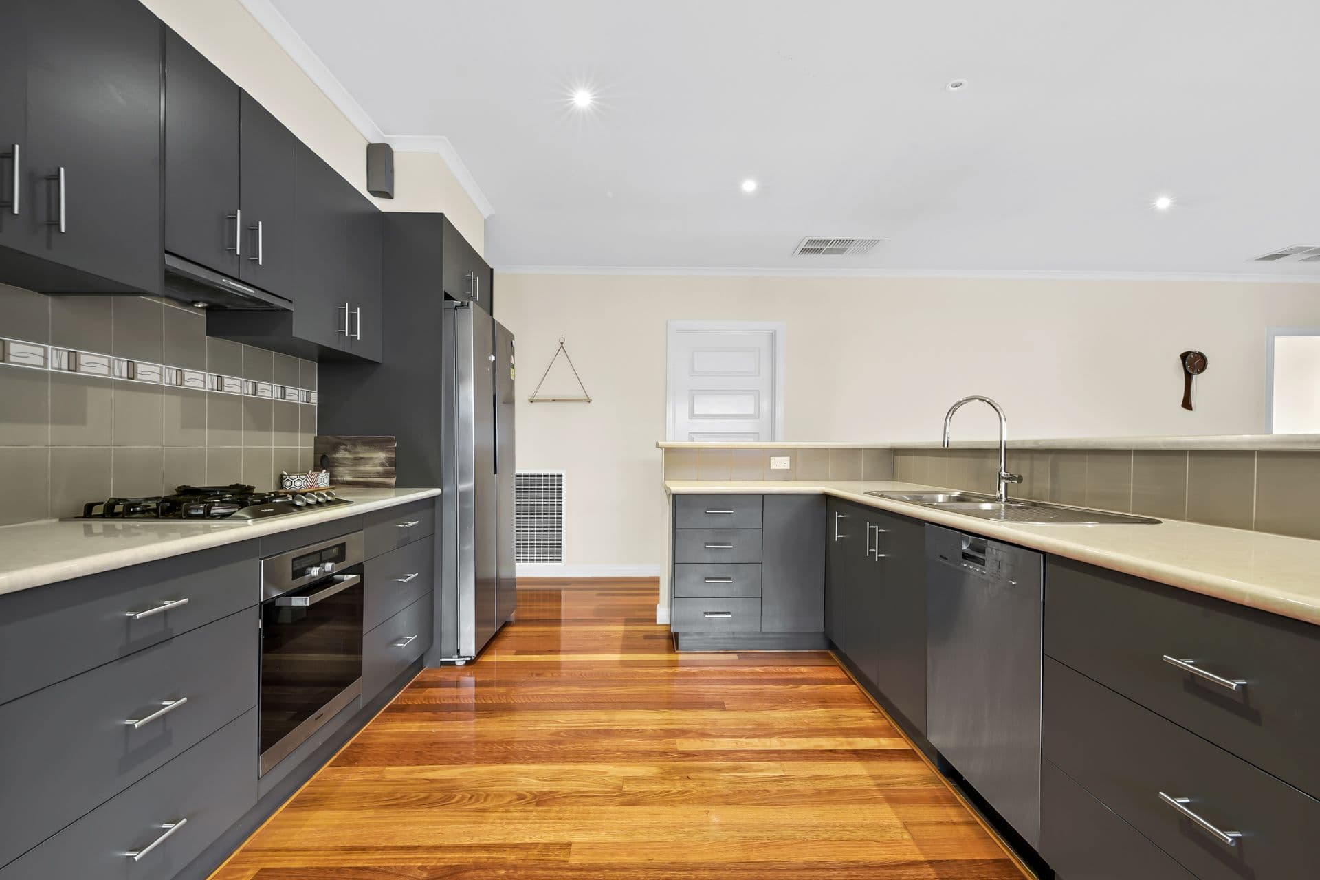 7 Angelique Street, Berwick VIC 3806, Berwick - Thumbnail 3