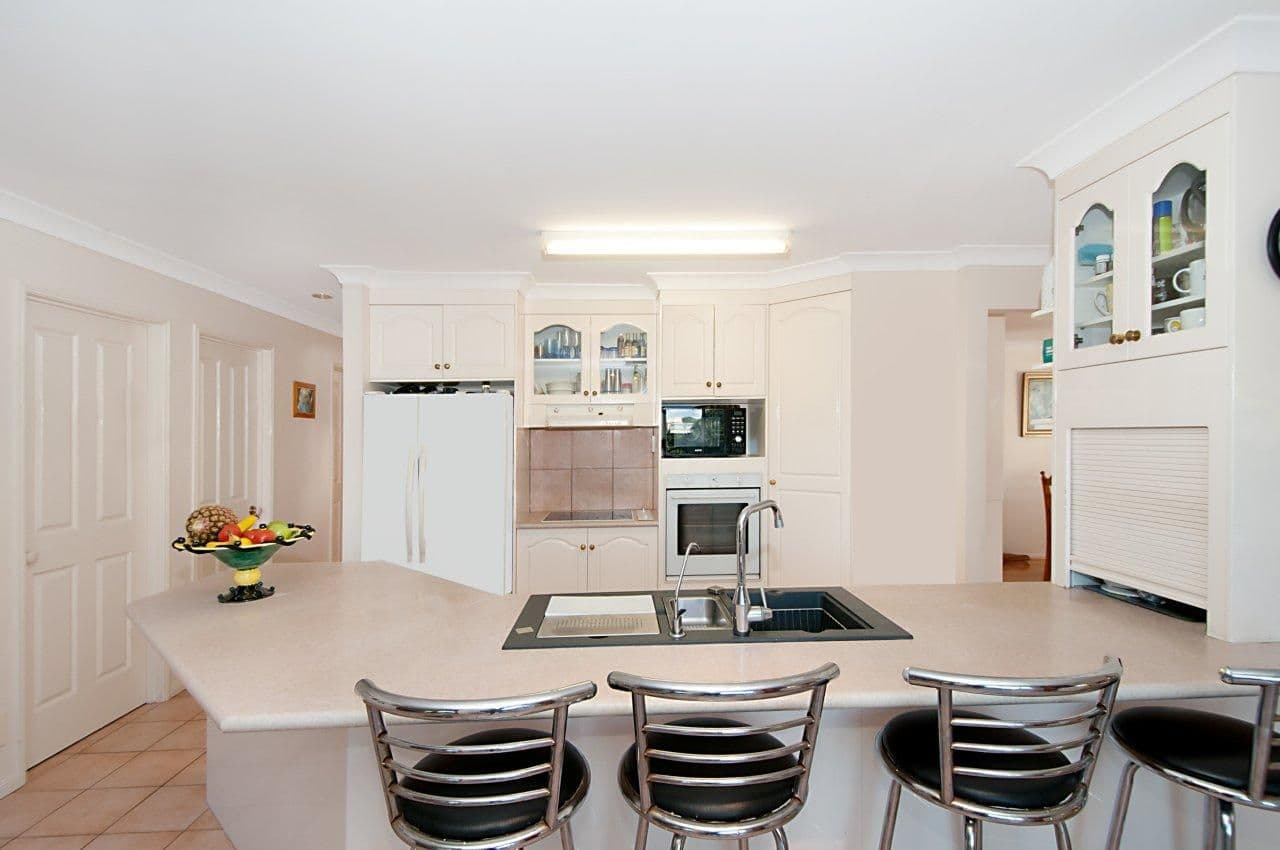 10 Hudson Court, BENOWA QLD 4217, Benowa - Thumbnail 2