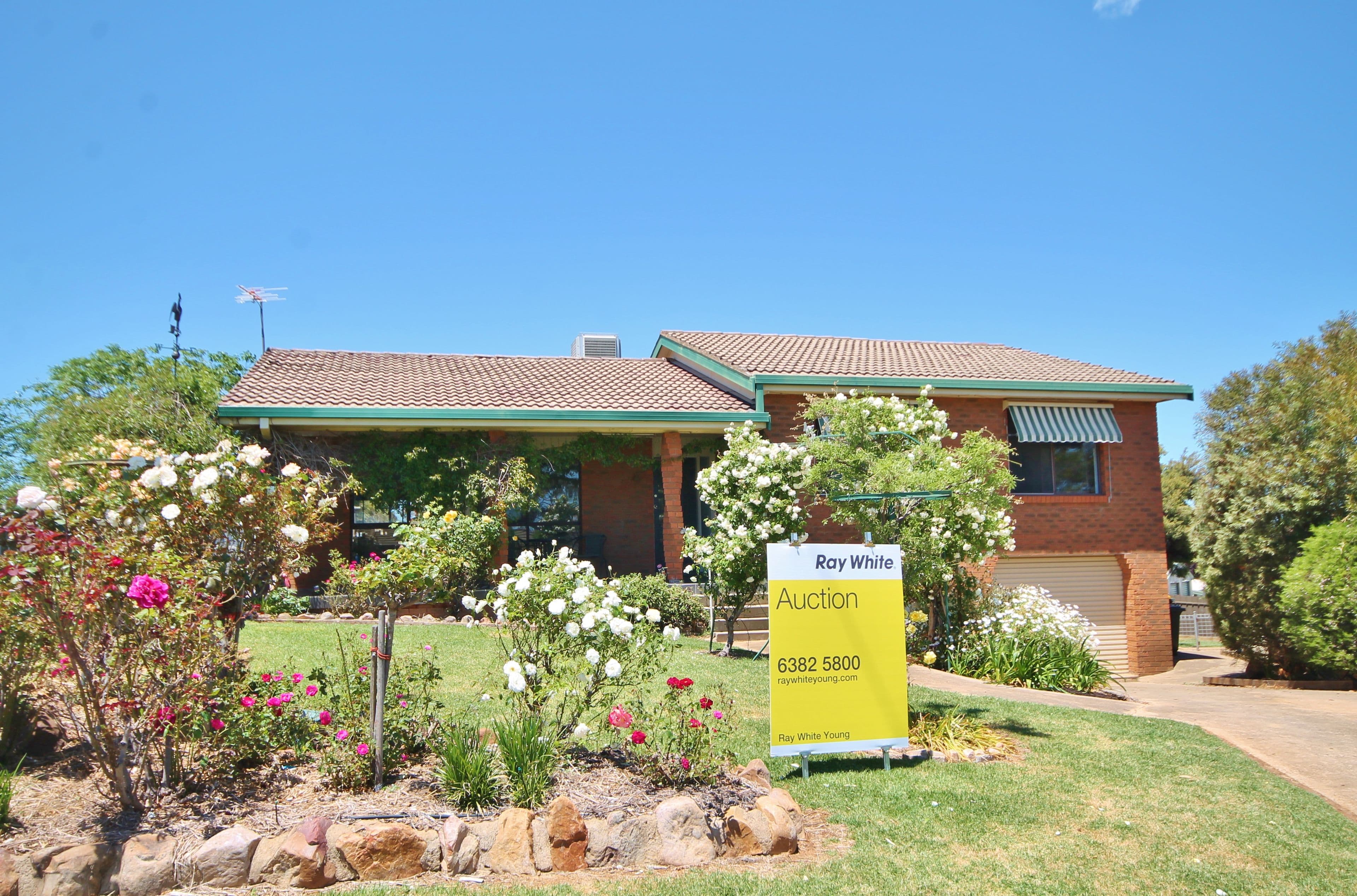 26 Dwyer Drive, Young - Image 1