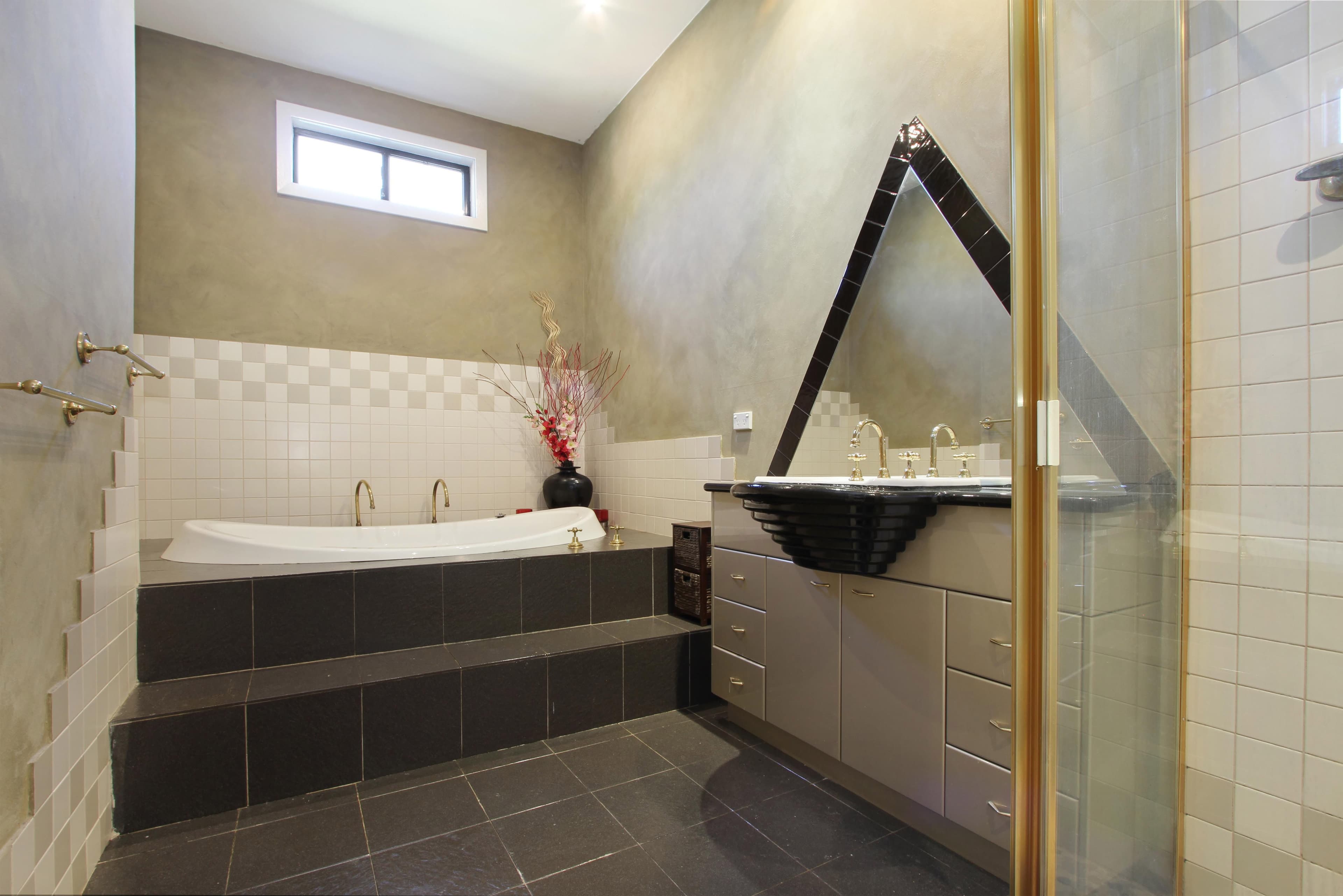31 Kingsley Drive, Lake Heights - Thumbnail 8