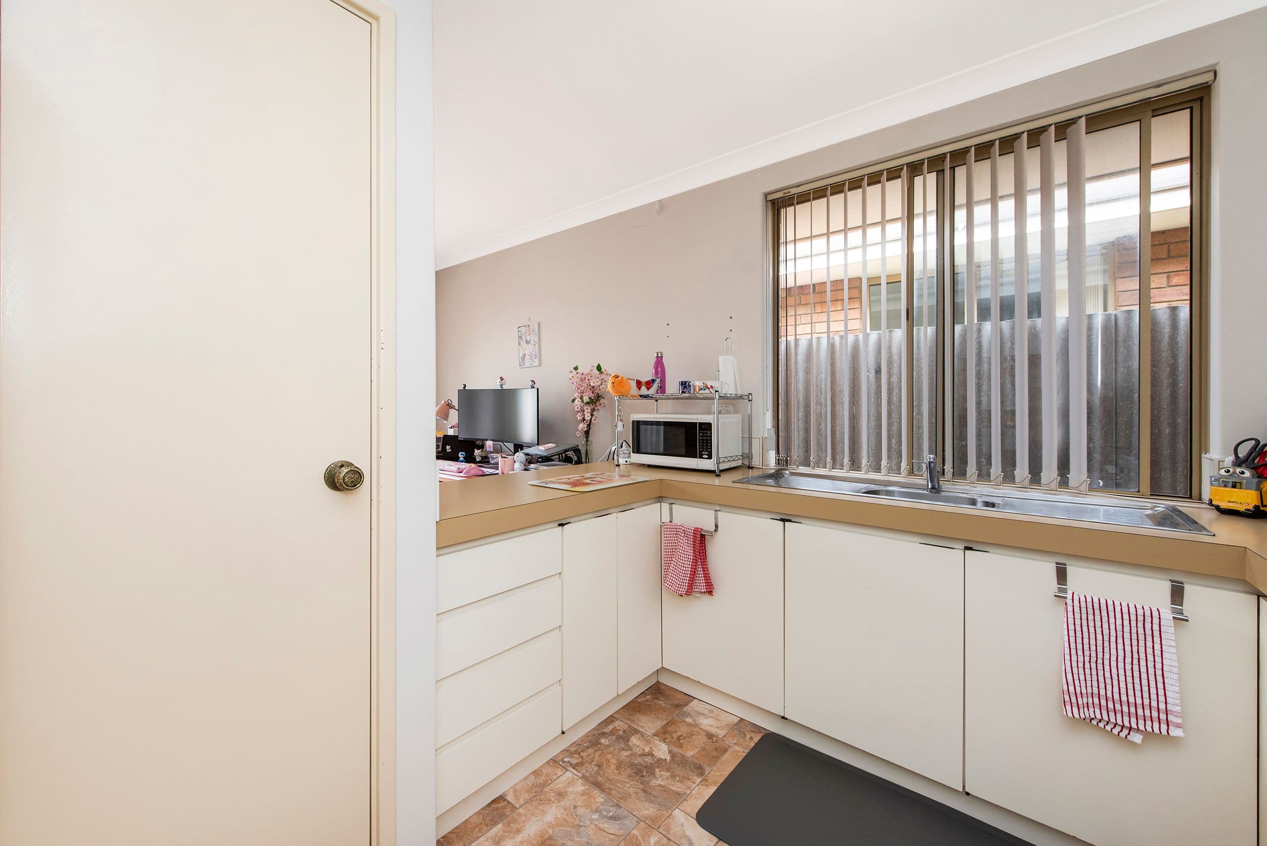7 Merope Close, Rockingham WA 6168, Rockingham - Thumbnail 2