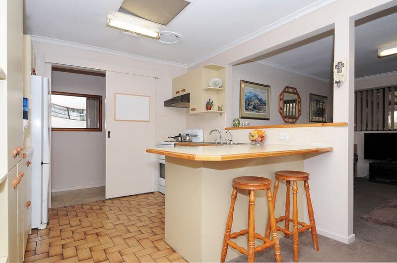 2 Wunalla Road, SEAFORD VIC 3198, Seaford - Thumbnail 3