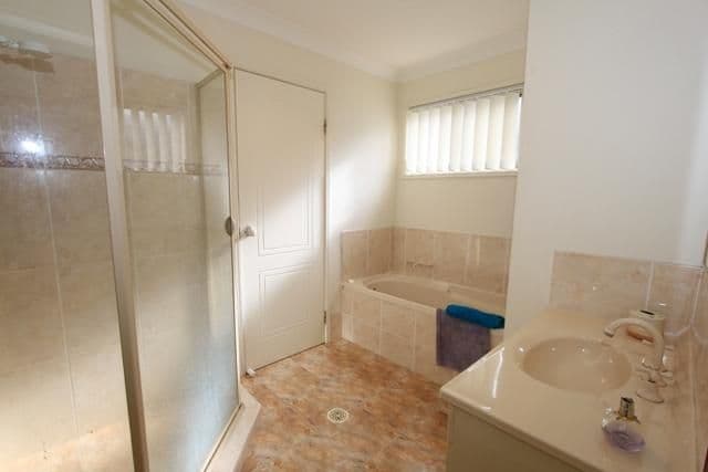 8 Tillys Place, BURLEIGH HEADS QLD 4220, Burleigh Heads - Thumbnail 5