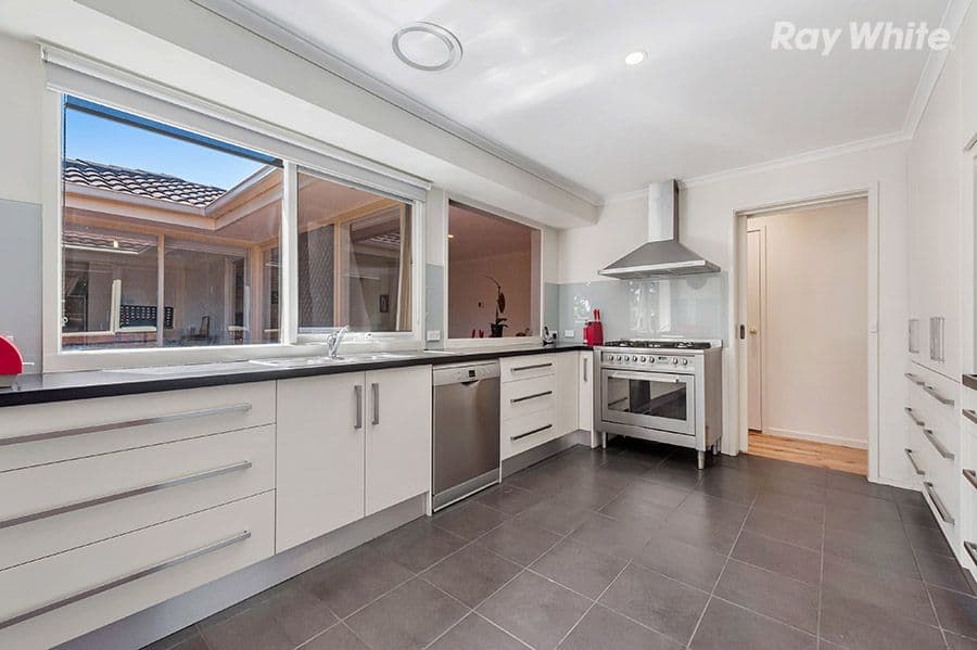 9 Blackman Avenue, Mill Park VIC 3082, Mill Park - Thumbnail 2