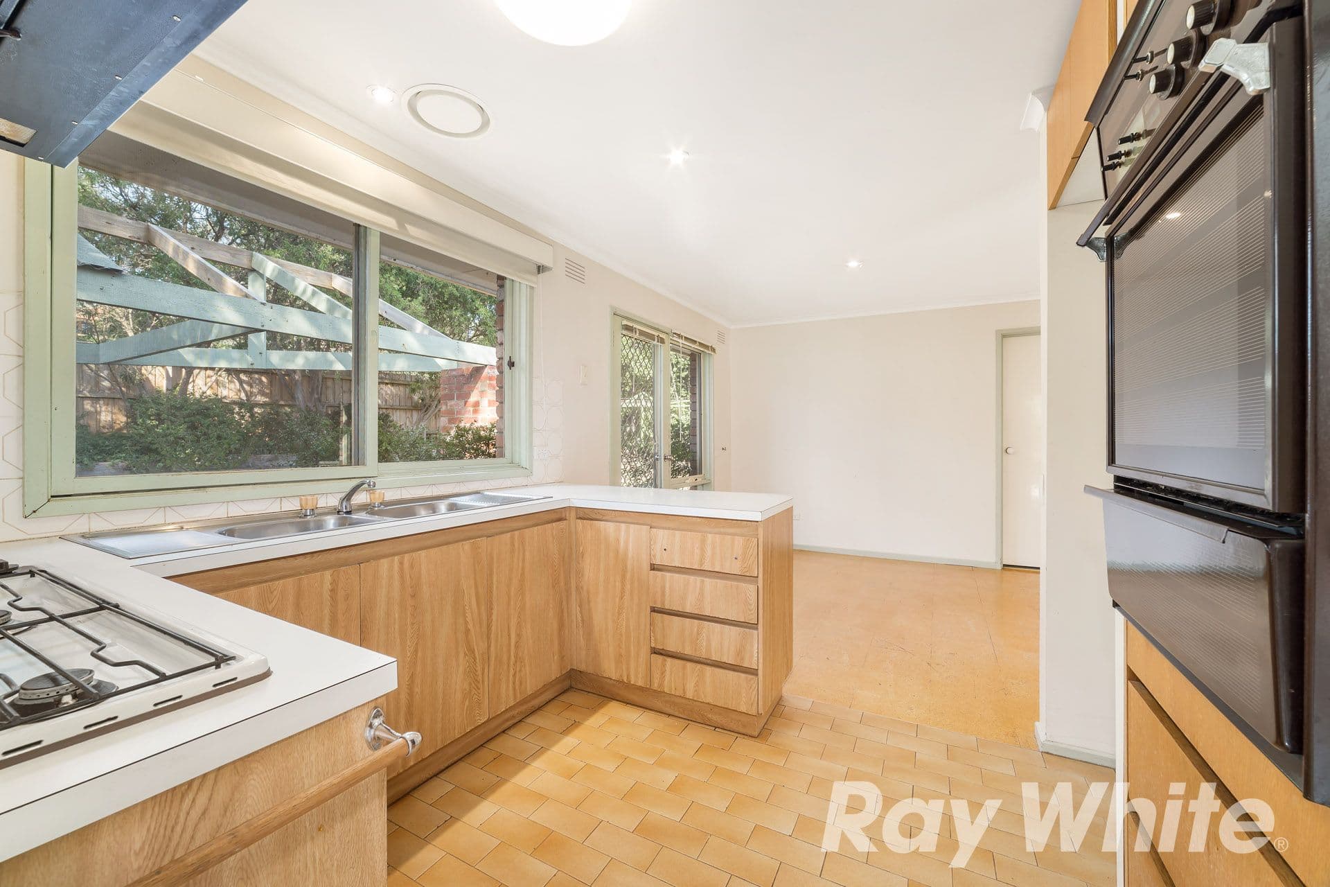 5 Strathaird Close, Diamond Creek VIC 3089, Diamond Creek - Thumbnail 2