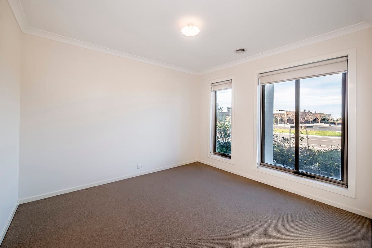 28 Parkhurst Drive, Cranbourne East VIC 3977, Cranbourne East - Thumbnail 3