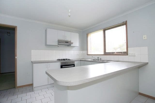 8 Coulton Court, WERRIBEE VIC 3030, Werribee - Thumbnail 2
