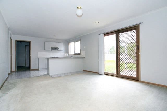 8 Coulton Court, WERRIBEE VIC 3030, Werribee - Thumbnail 3