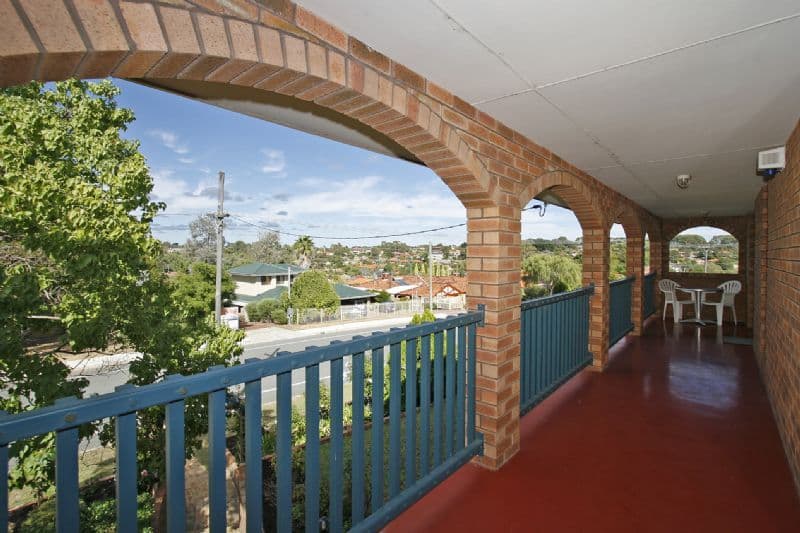 25 Pinewood Avenue, KARDINYA WA 6163, Kardinya - Thumbnail 3