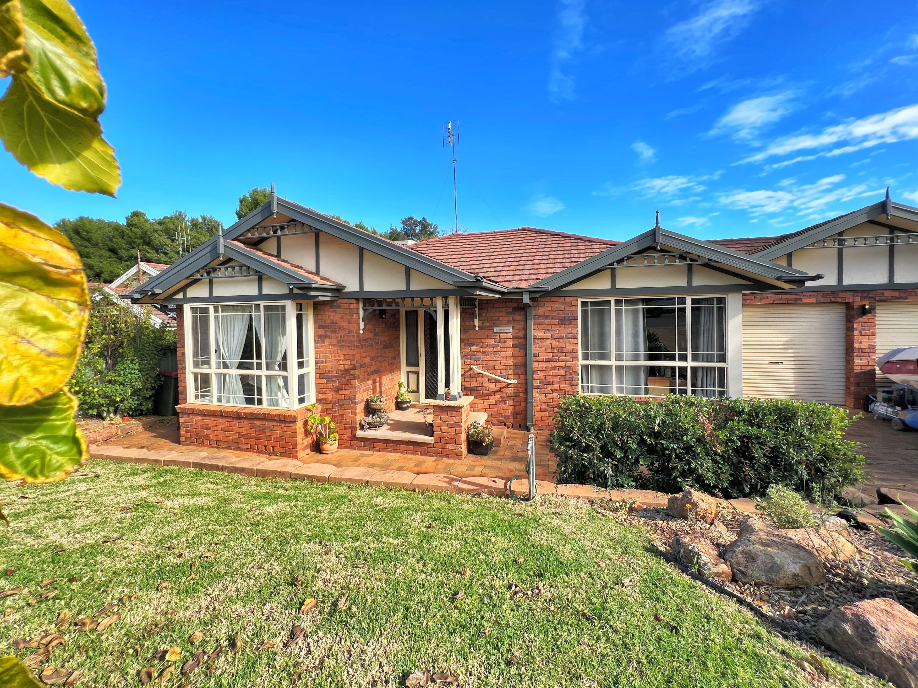 8 Glengowrie Close, Parkes NSW 2870, Parkes - Image 1