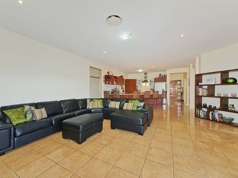 18 Kanangra Crescent, PACIFIC PINES QLD 4211, Pacific Pines - Thumbnail 5