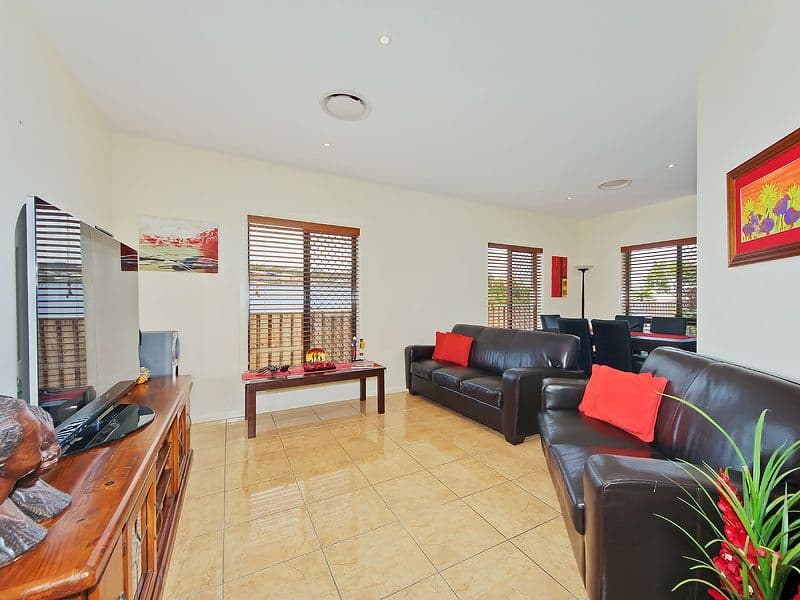 18 Kanangra Crescent, PACIFIC PINES QLD 4211, Pacific Pines - Thumbnail 7