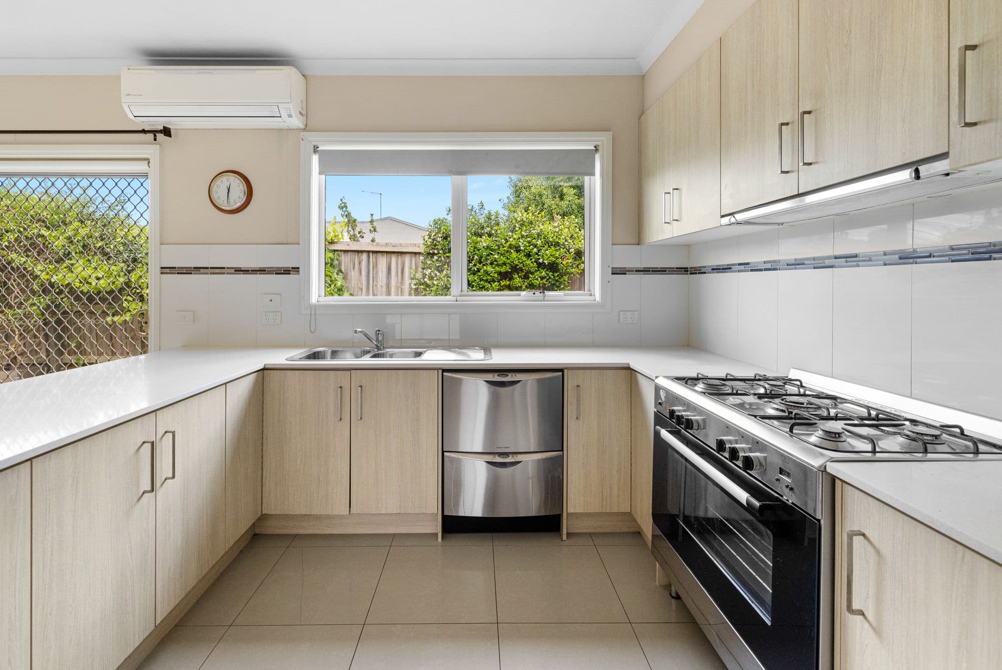 21 Trish Walk, Werribee VIC 3030, Werribee - Thumbnail 3