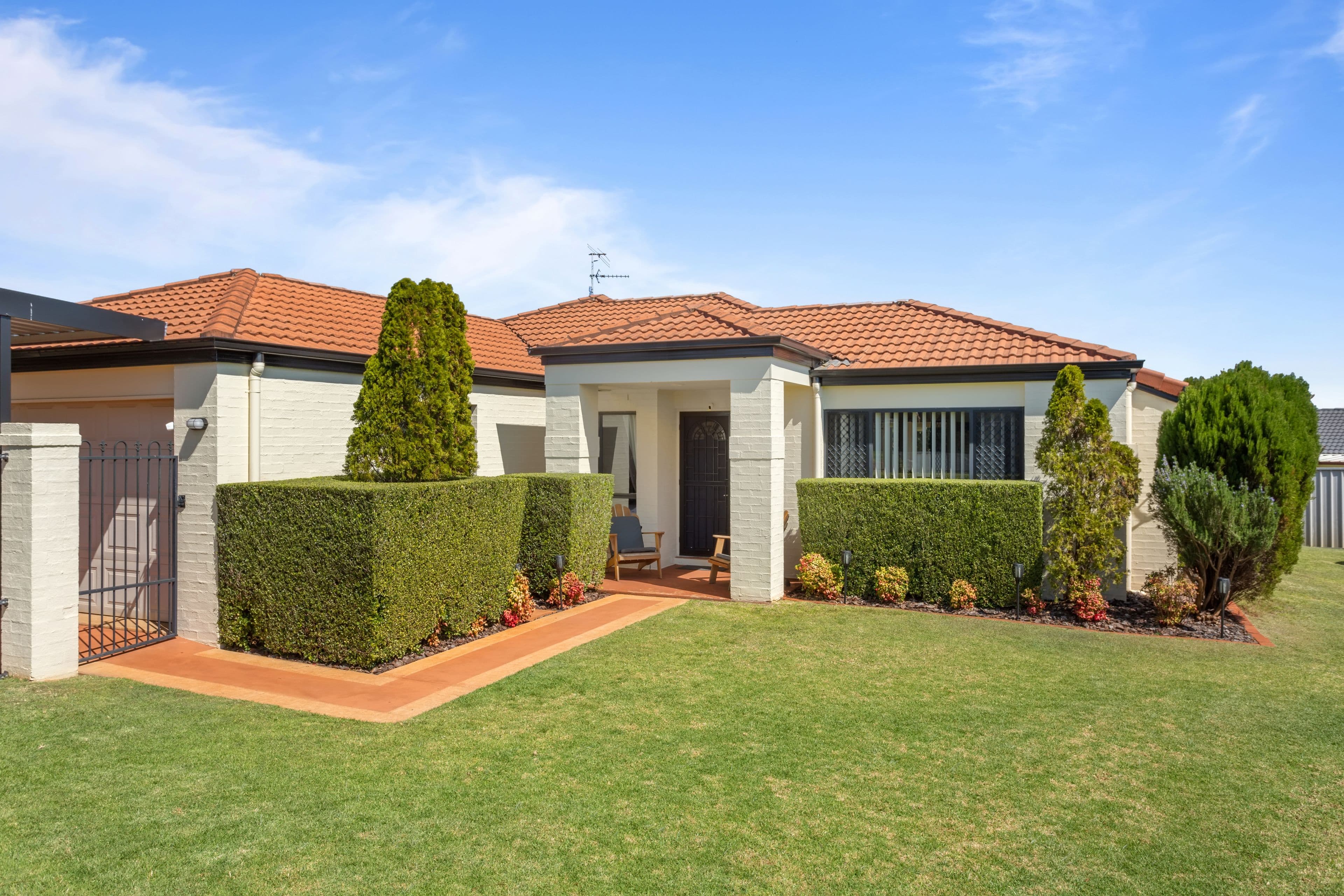 18 Mark Court, Hampton Park - Image 1