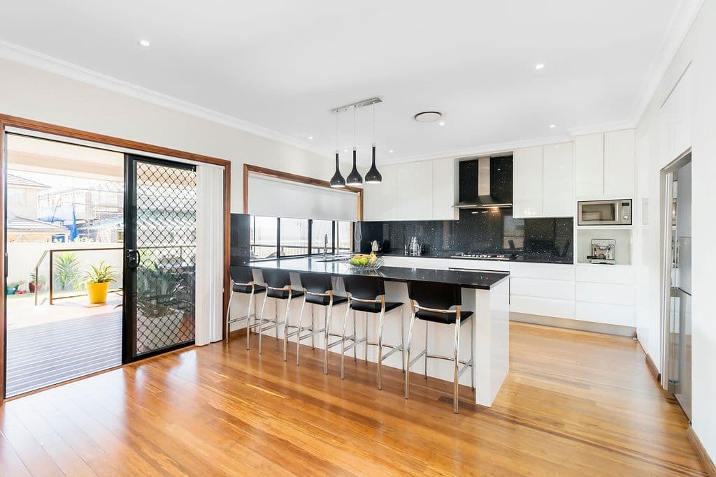 23 Bryant Avenue, Middleton Grange - Thumbnail 4