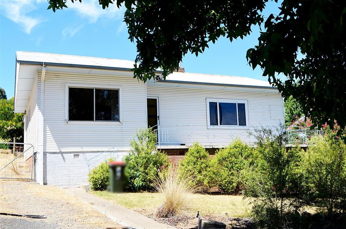 54 Clarke Street, Tumut - Image 1