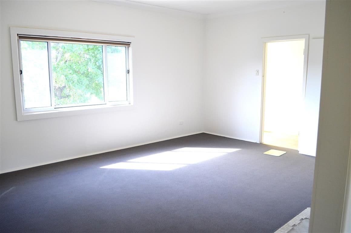 54 Clarke Street, Tumut - Thumbnail 2