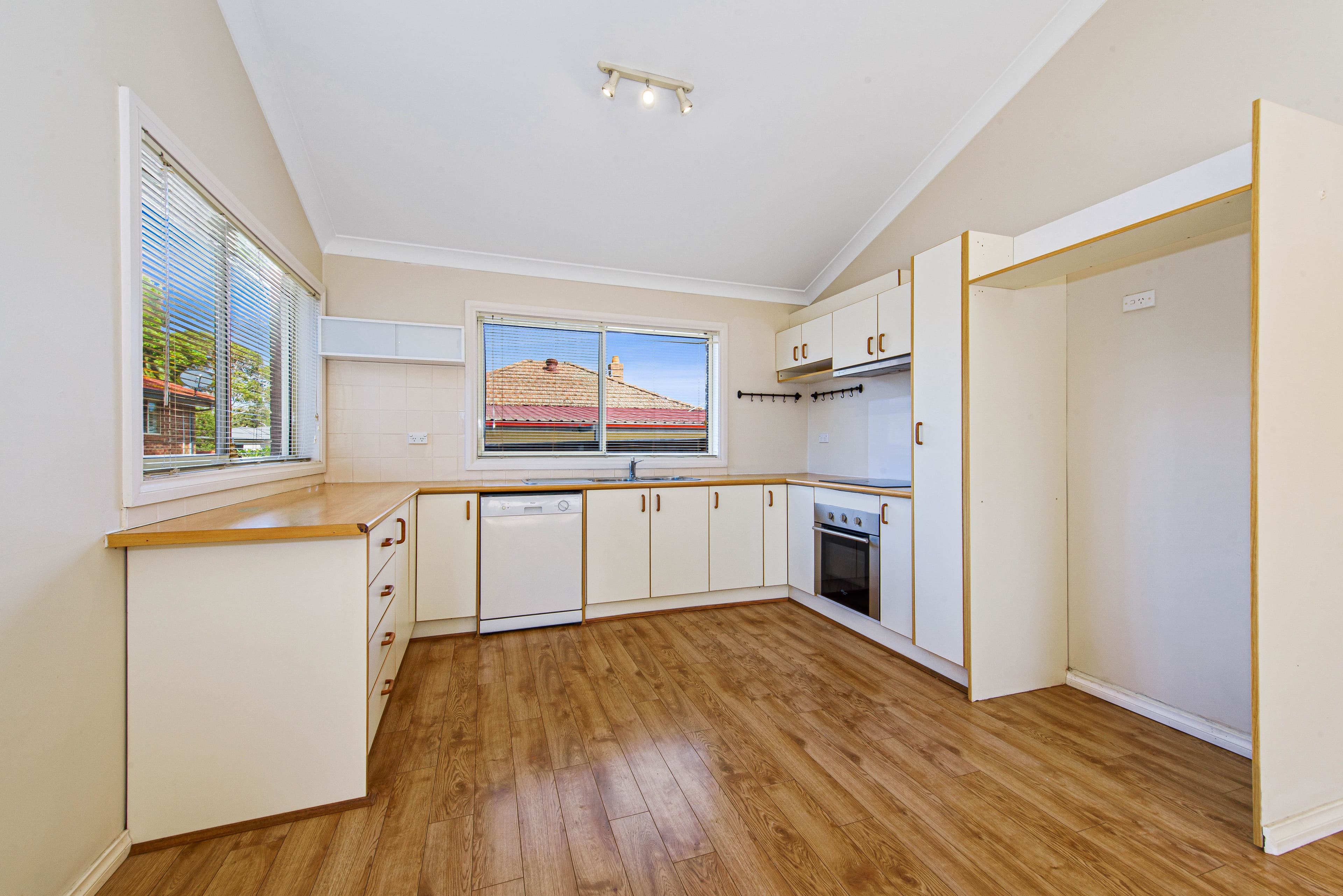 7 Delaforce Street, Regents Park QLD 4118, Regents Park - Thumbnail 2