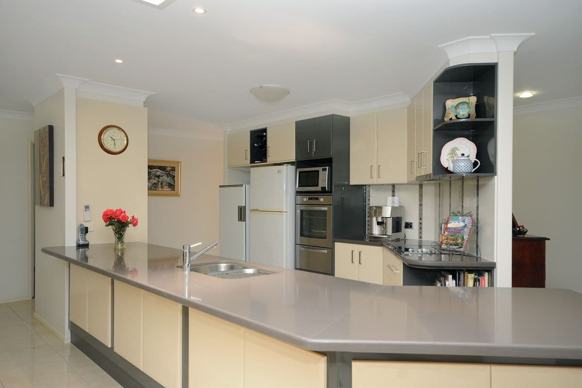 12 Campbell Drive, Highfields QLD 4352, Highfields - Thumbnail 4