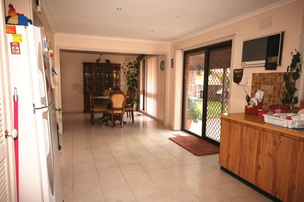 8 Balnarring Drive, KINGS PARK VIC 3021, Kings Park - Thumbnail 3