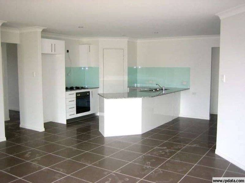 15 Hadrian Crescent, PACIFIC PINES QLD 4211, Pacific Pines - Thumbnail 2