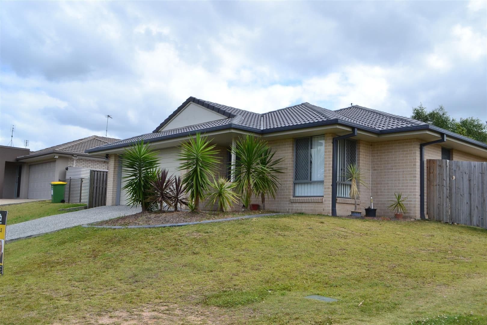15 Hadrian Crescent, PACIFIC PINES QLD 4211, Pacific Pines - Thumbnail 5