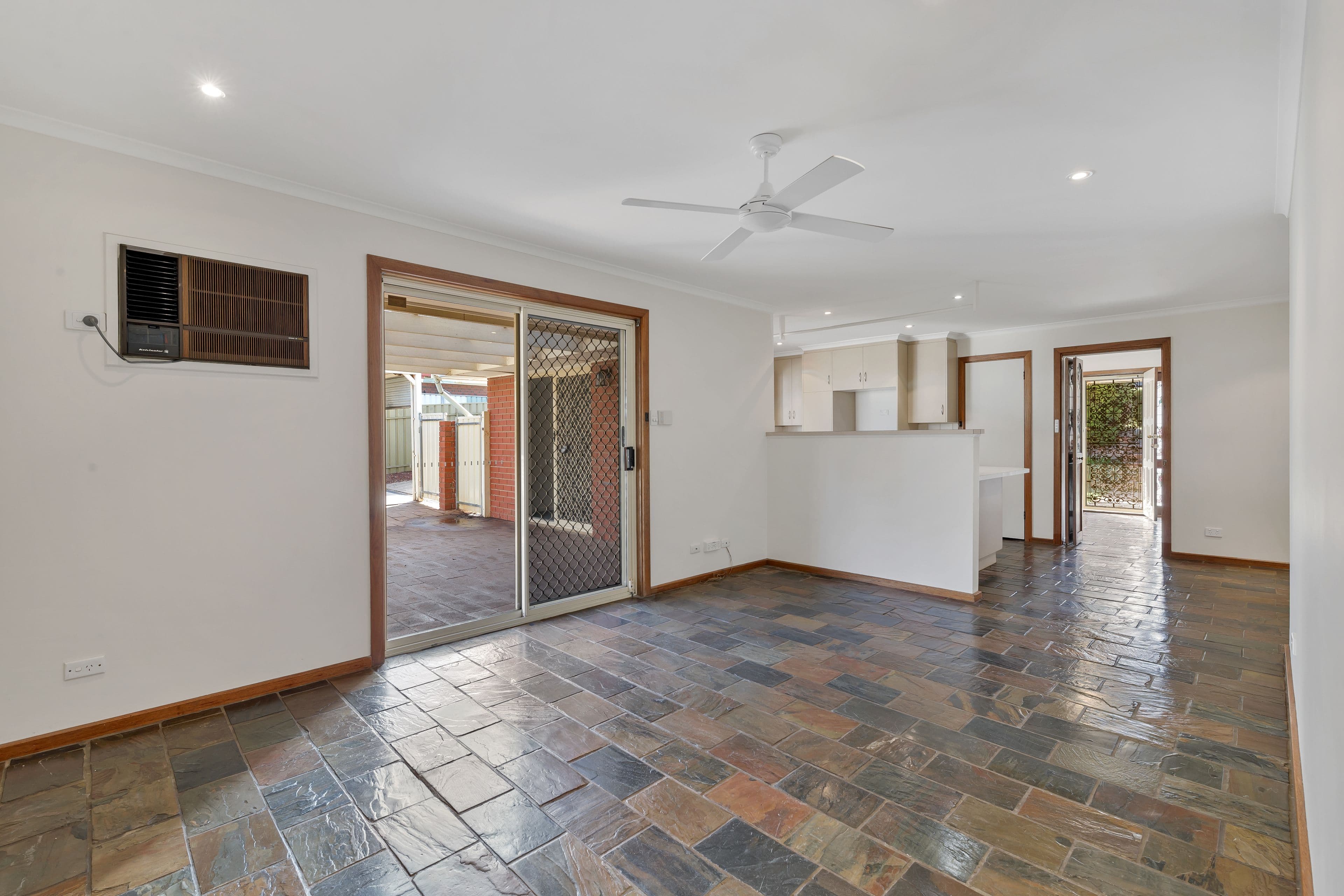 23 Coorabie Crescent, Hallett Cove SA 5158, Hallett Cove - Thumbnail 4