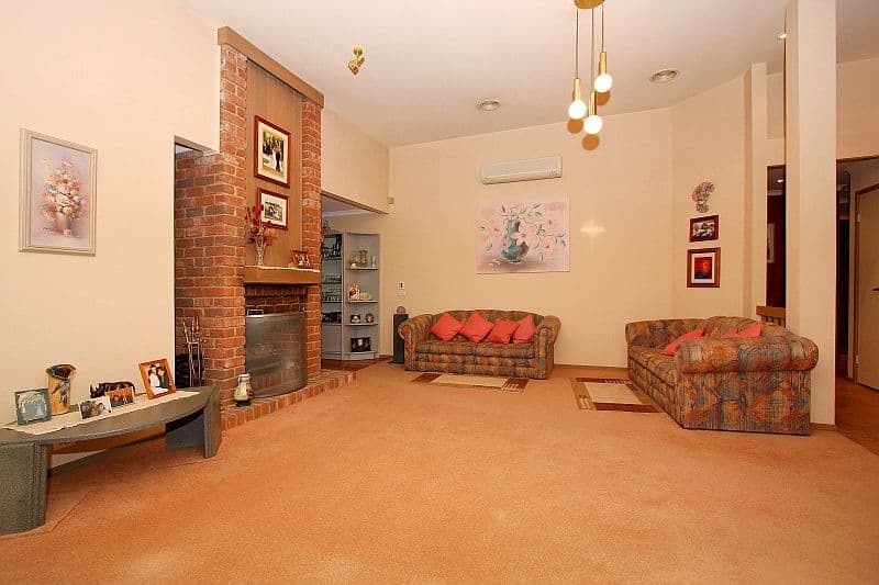 4 Heysen Court, MILL PARK VIC 3082, Mill Park - Thumbnail 4