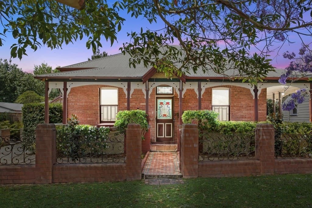 30 The Avenue, Lorn - Image 1