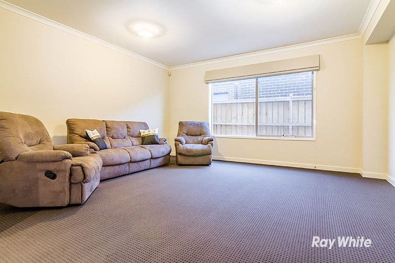 33 Mernoo Avenue, Clyde North VIC 3978, Clyde North - Thumbnail 2