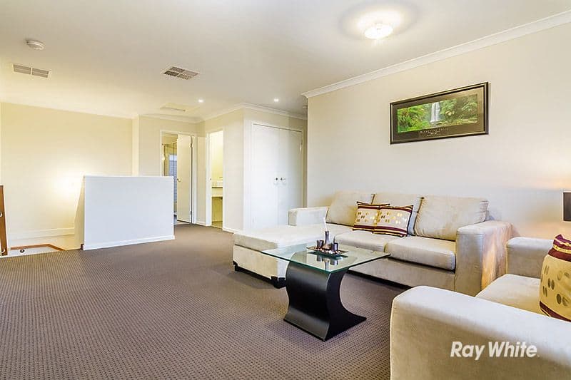 33 Mernoo Avenue, Clyde North VIC 3978, Clyde North - Thumbnail 3