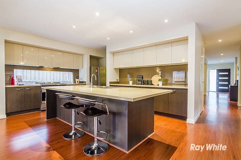 33 Mernoo Avenue, Clyde North VIC 3978, Clyde North - Thumbnail 5