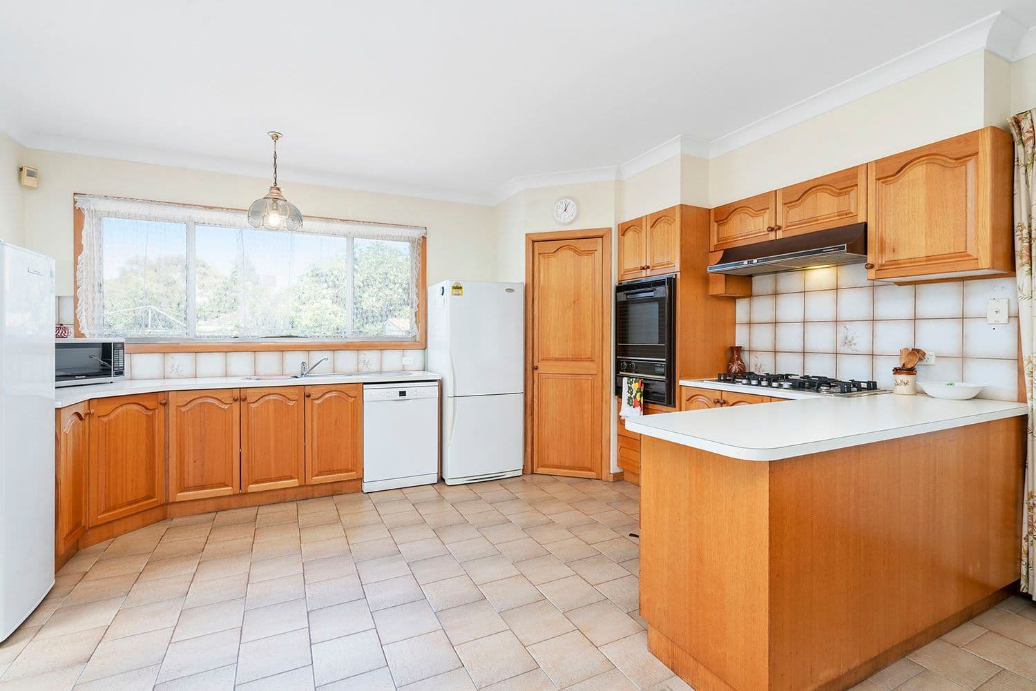 72 Raynes Park Road, Hampton VIC 3188, Hampton - Thumbnail 5