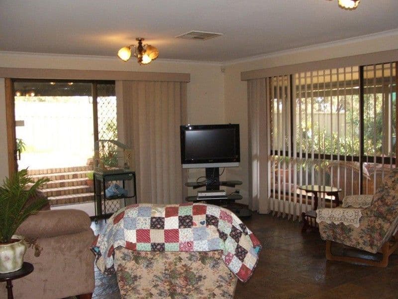 37 Hedgerow Drive, GULFVIEW HEIGHTS SA 5096, Gulfview Heights - Thumbnail 4