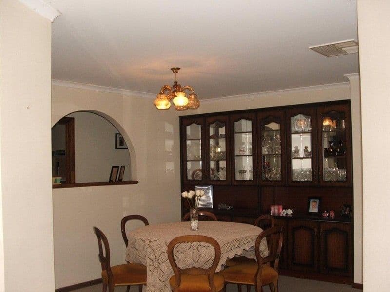 37 Hedgerow Drive, GULFVIEW HEIGHTS SA 5096, Gulfview Heights - Thumbnail 5