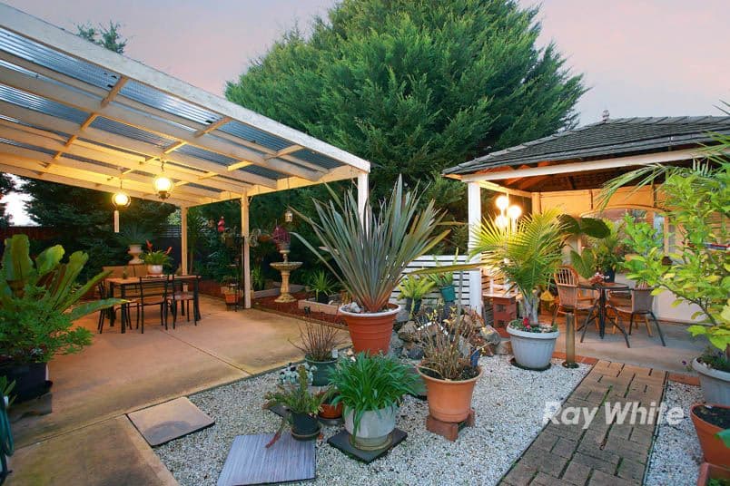 18 Lobelia Court, CRANBOURNE VIC 3977, Cranbourne North - Thumbnail 2