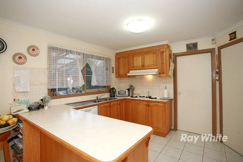 18 Lobelia Court, CRANBOURNE VIC 3977, Cranbourne North - Thumbnail 3