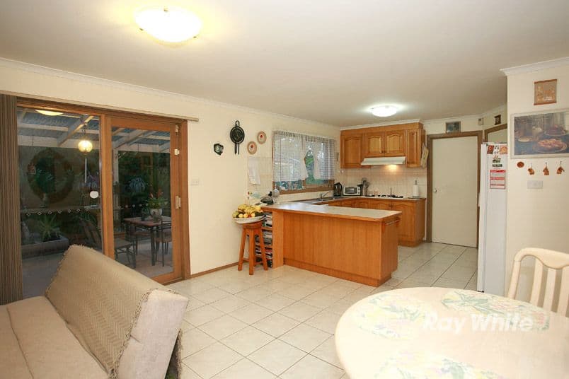 18 Lobelia Court, CRANBOURNE VIC 3977, Cranbourne North - Thumbnail 4