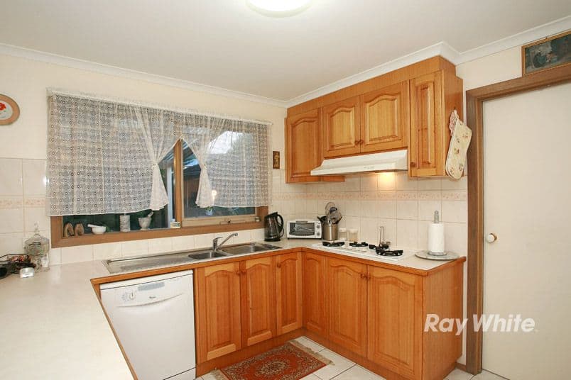 18 Lobelia Court, CRANBOURNE VIC 3977, Cranbourne North - Thumbnail 5