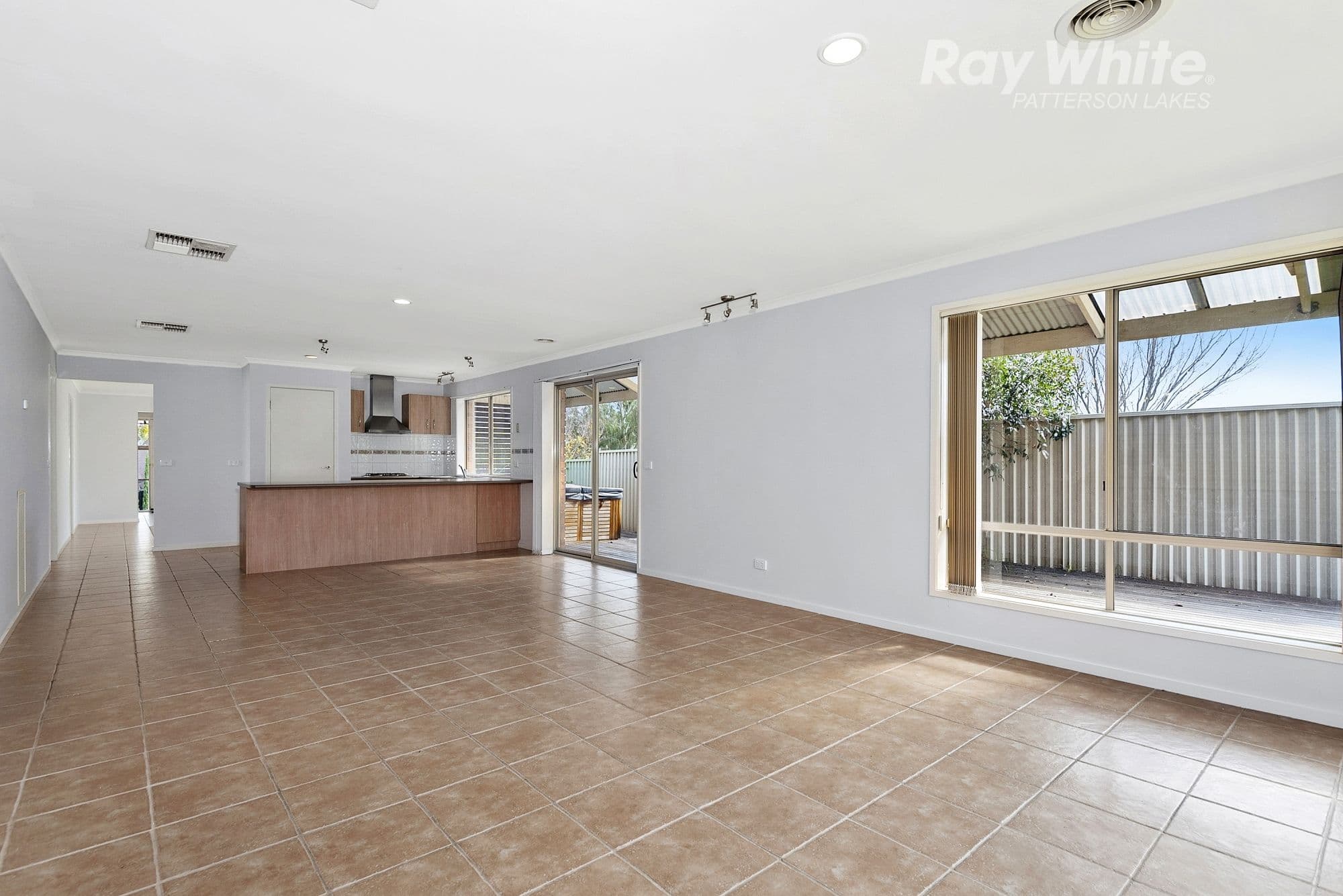 3 Cardiff Grove, Cranbourne East VIC 3977, Cranbourne East - Thumbnail 3