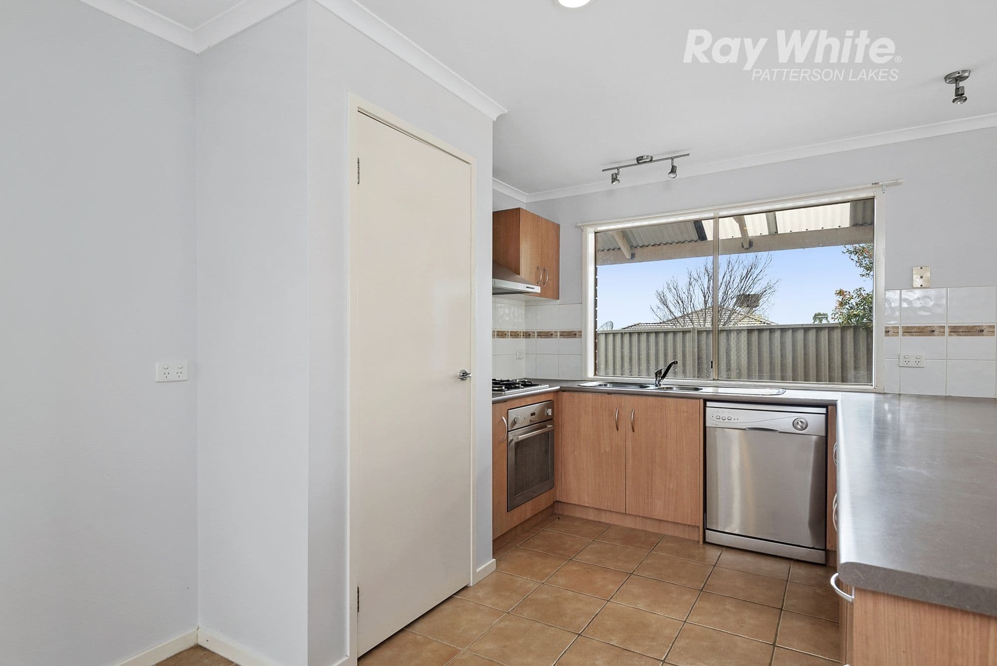 3 Cardiff Grove, Cranbourne East VIC 3977, Cranbourne East - Thumbnail 4