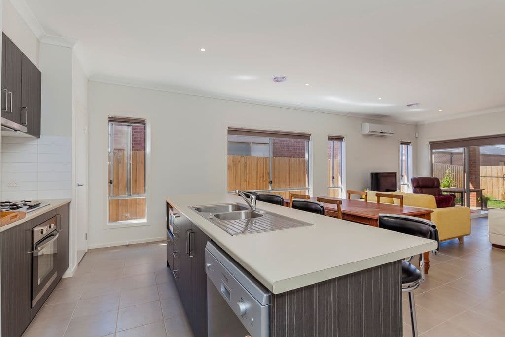 18 Rochford Drive, Armstrong Creek VIC 3217, Armstrong Creek - Thumbnail 7