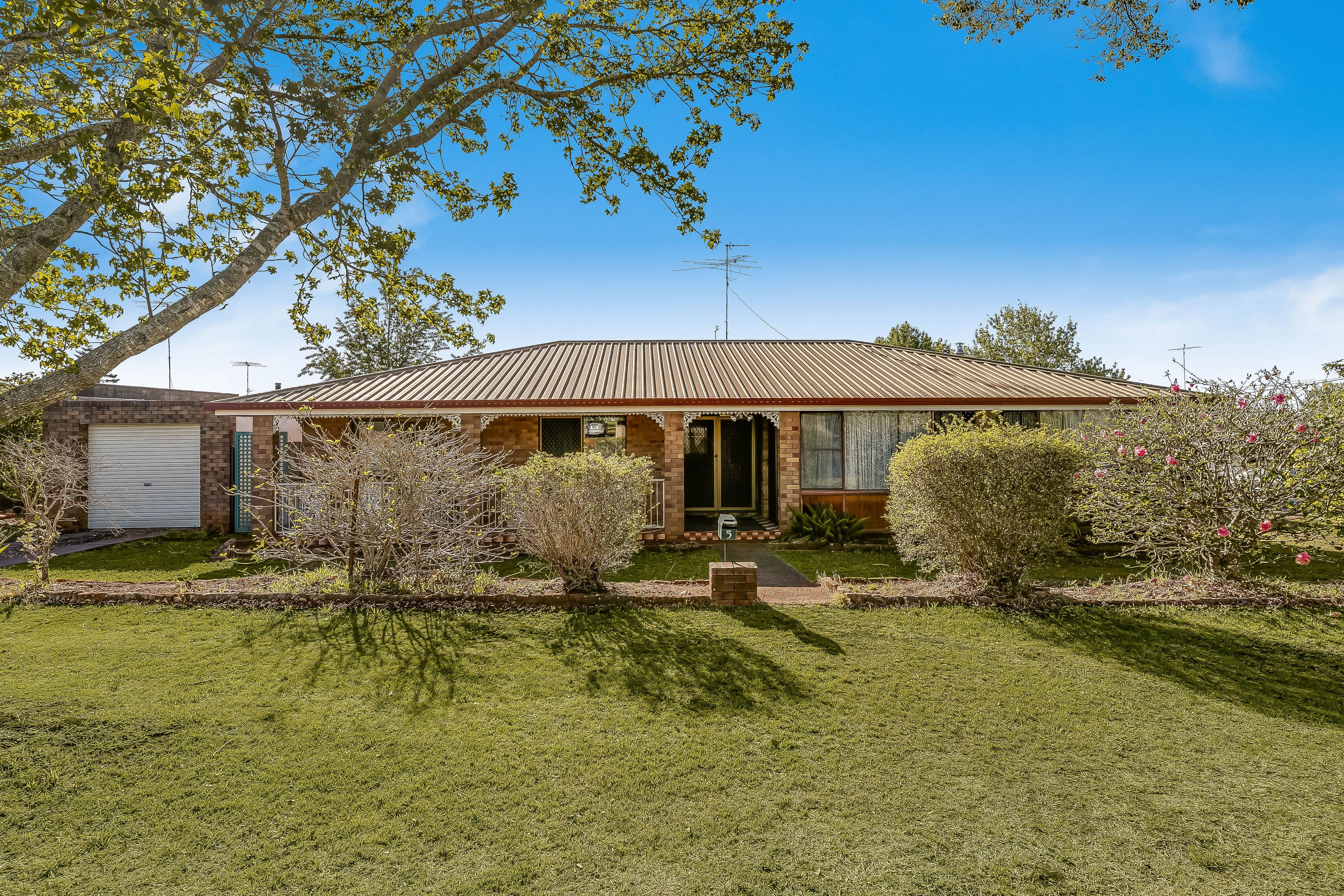 5 Arlaw Street, Centenary Heights QLD 4350, Centenary Heights - Thumbnail 2
