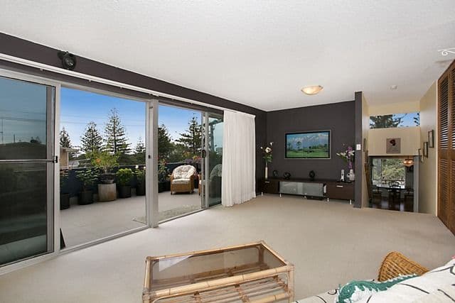 44 The Esplanade, BURLEIGH HEADS QLD 4220, Burleigh Heads - Thumbnail 4