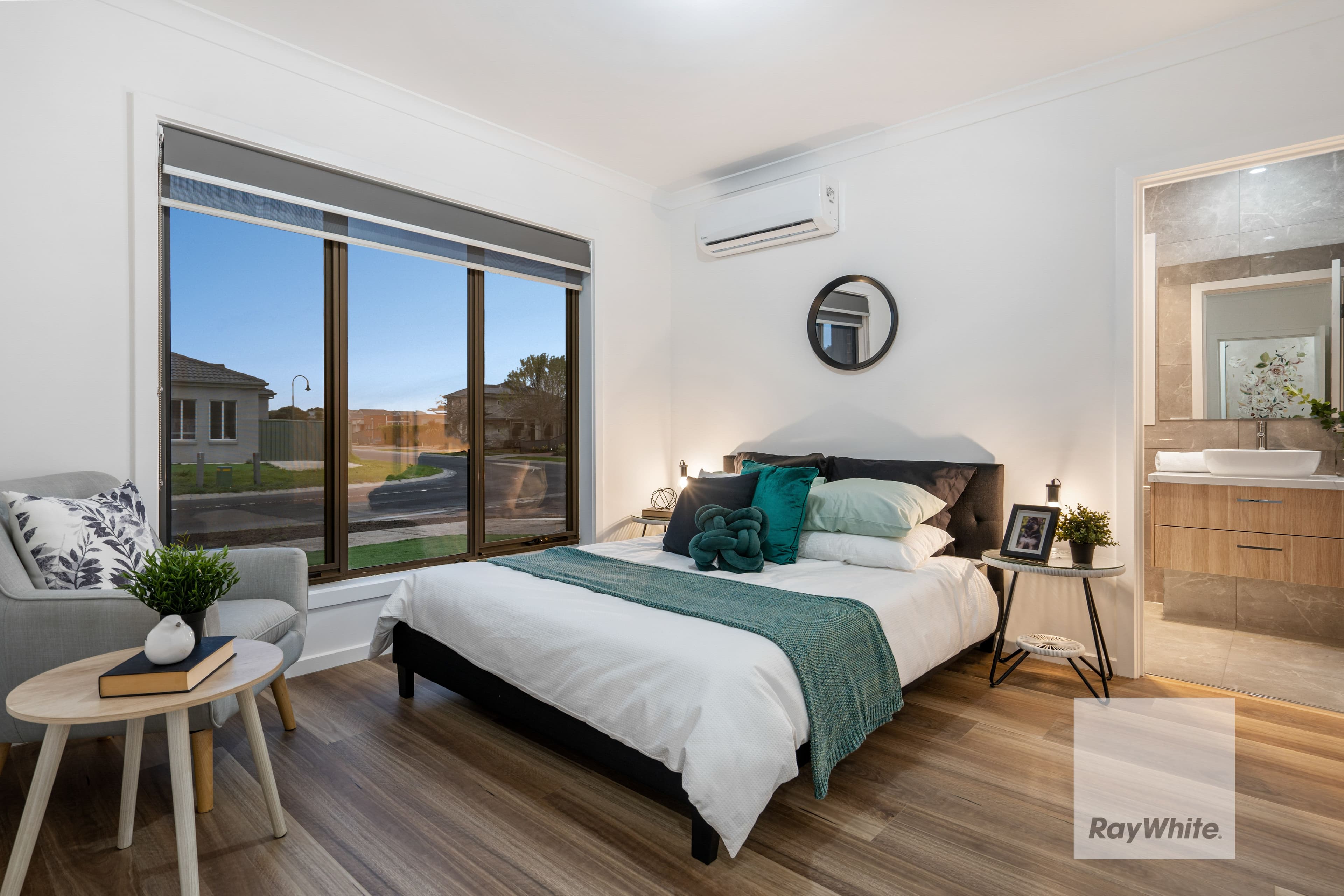 92 Lakewood Boulevard, Melton VIC 3337, Melton - Thumbnail 2