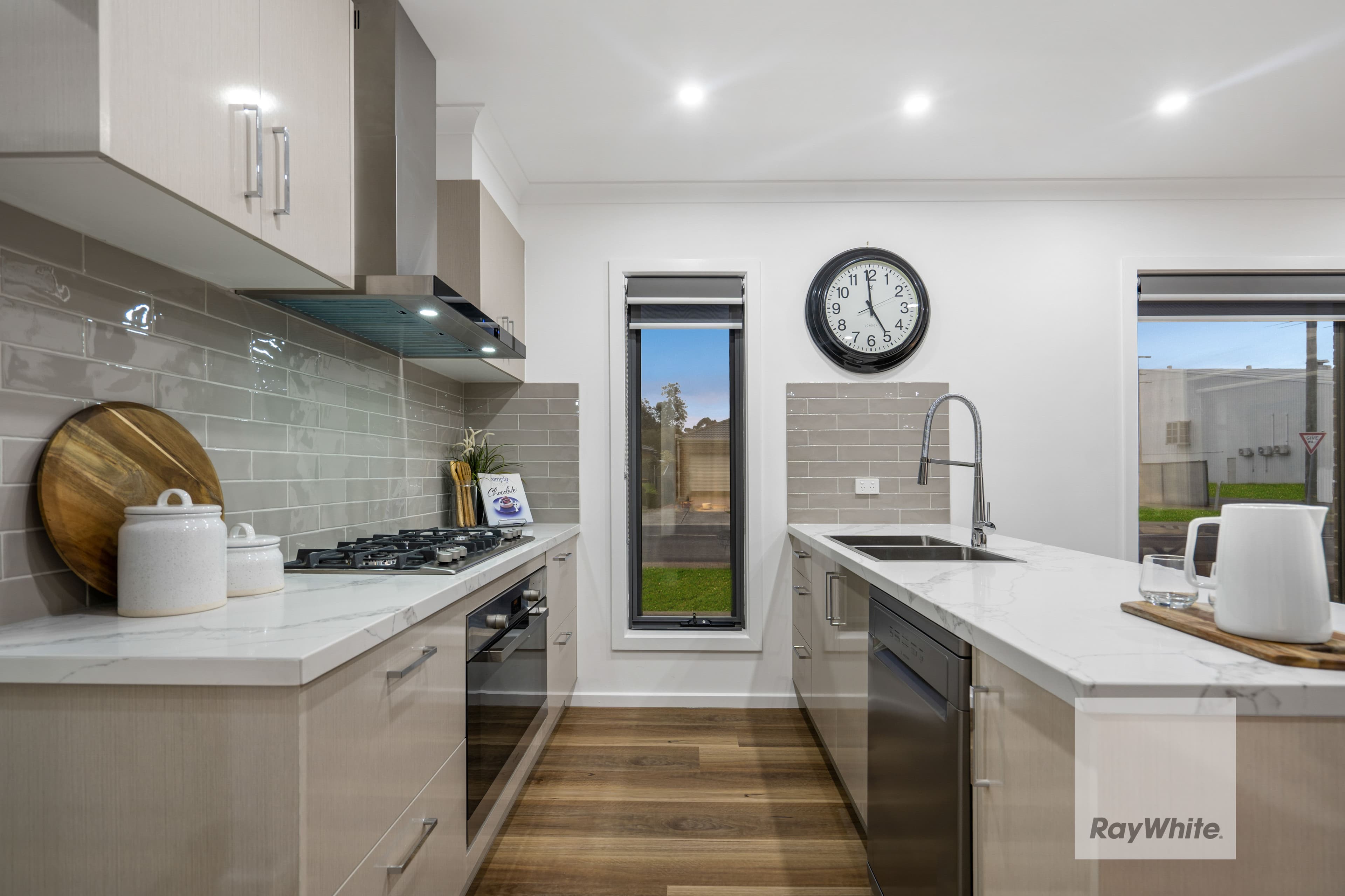 92 Lakewood Boulevard, Melton VIC 3337, Melton - Thumbnail 7