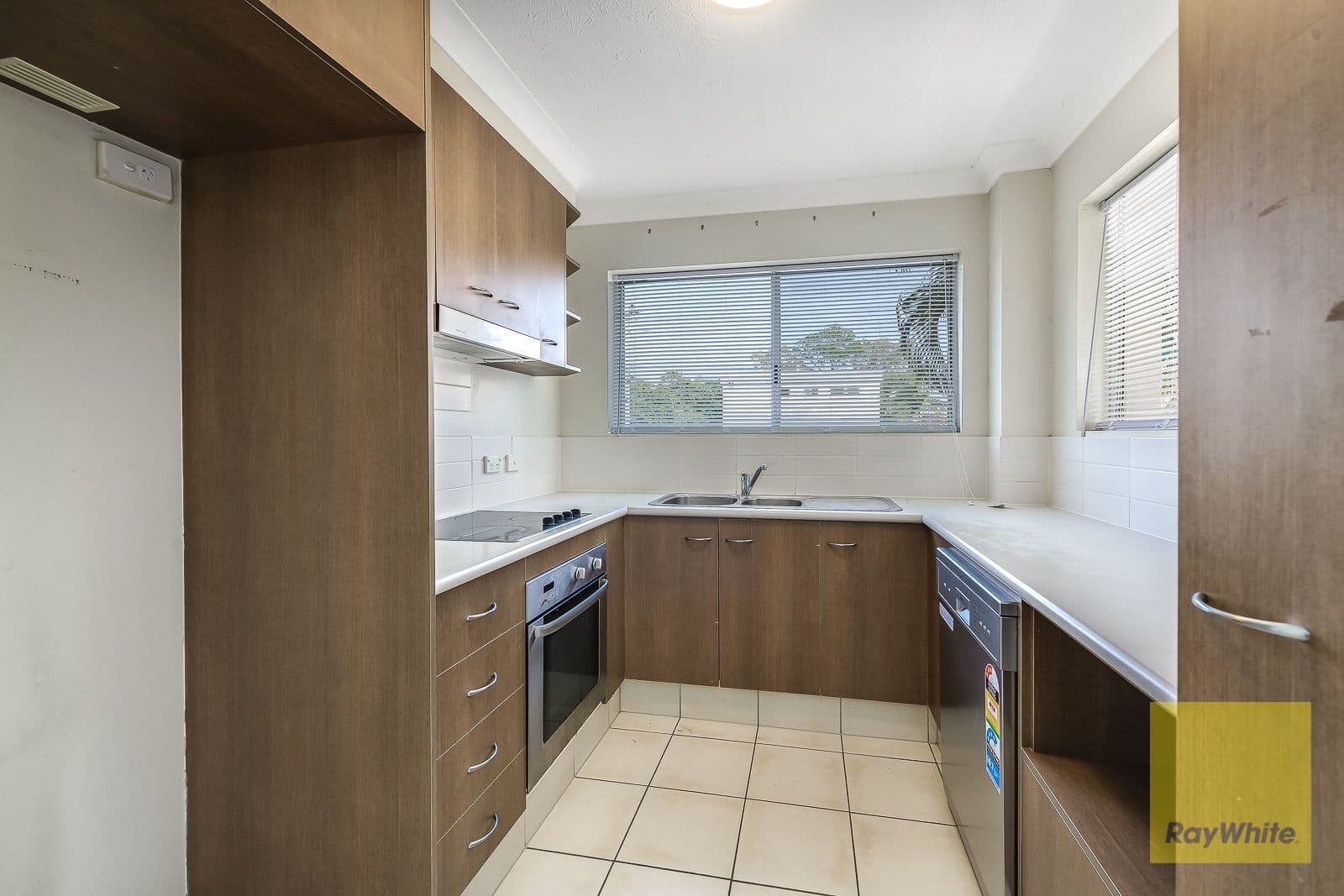 49 Brighton Street, Biggera Waters QLD 4216, Biggera Waters - Thumbnail 3