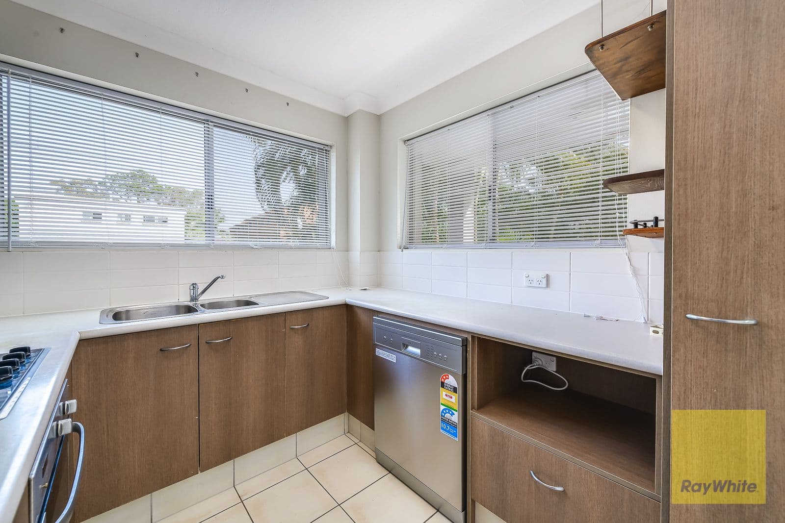 49 Brighton Street, Biggera Waters QLD 4216, Biggera Waters - Thumbnail 4