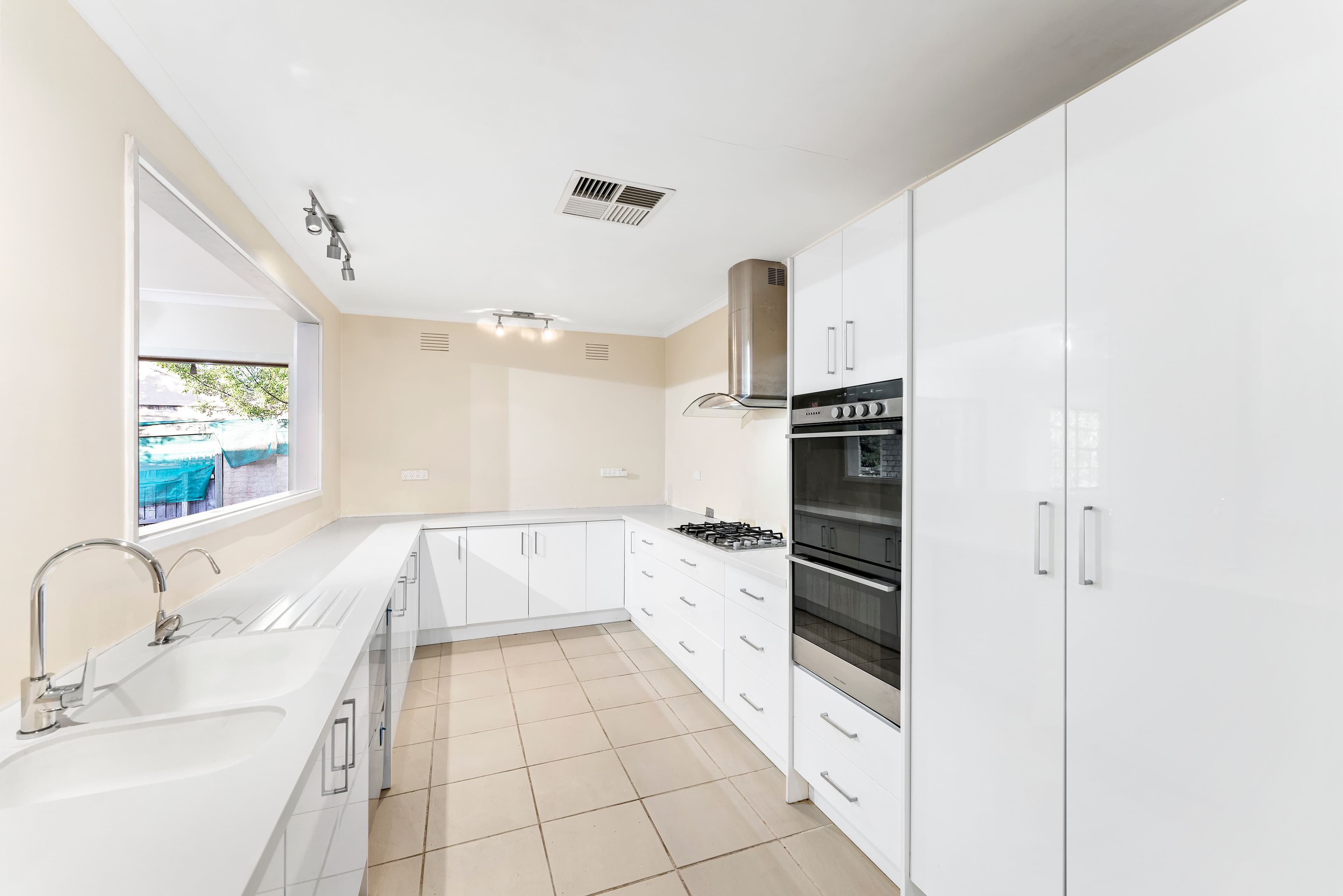 34 Burke Road, Sunbury VIC 3429, Sunbury - Thumbnail 3